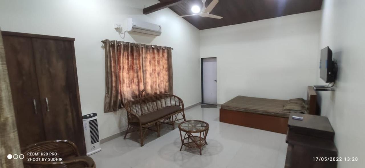 Vasant Lata Farm House Villa Barashiv Esterno foto